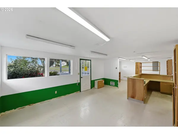 237 S 7TH ST, Coos Bay, OR 97420