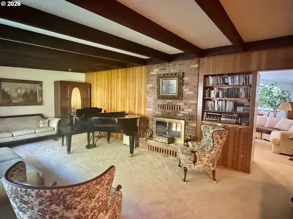 11445 E MAPLETON RD, Mapleton, OR 97453