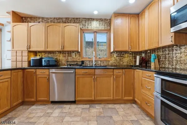 14 Marshall Trl, Hopatcong Boro, NJ 07843