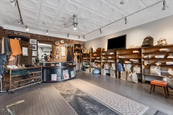 95 Main St, Millburn Twp., NJ 07041