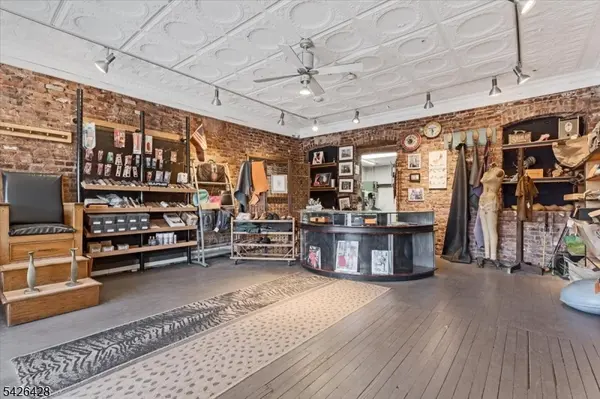 95 Main St, Millburn Twp., NJ 07041