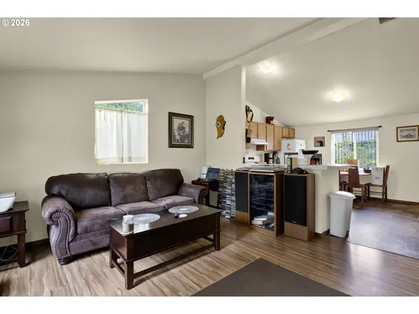 90 OUTER DR, Florence, OR 97439