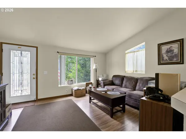 90 OUTER DR, Florence, OR 97439