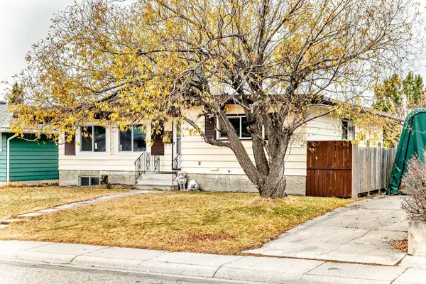 307 Huntridge RD NE, Calgary, AB T2K 4B8