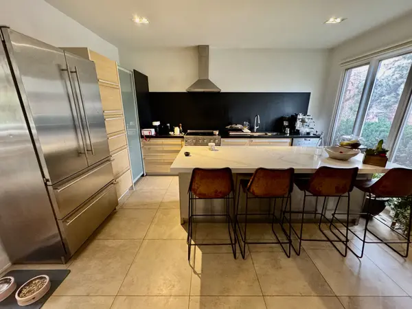 1 Scarth RD, Toronto C09, ON M4W 2S5