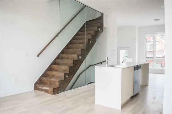 28 Perth AVE, Toronto C01, ON M6R 2C1