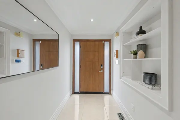 8 Ferdinand AVE, Vaughan, ON L6A 2Z2