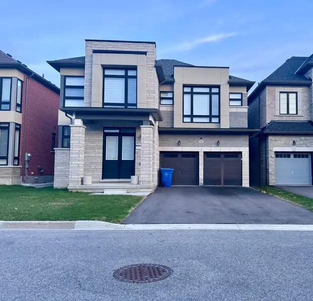 105 Halldorson AVE, Aurora, ON L4G 7B6