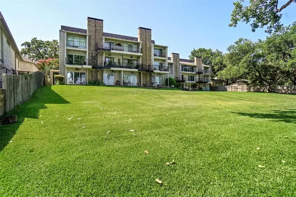 388 Driftwood Court #1A, Azle, TX 76020