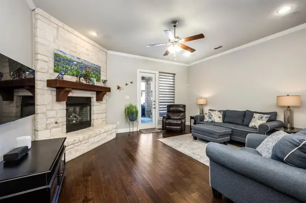 417 Middleton Drive, Roanoke, TX 76262