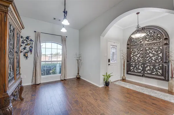 300 Springfield Lane, Red Oak, TX 75154