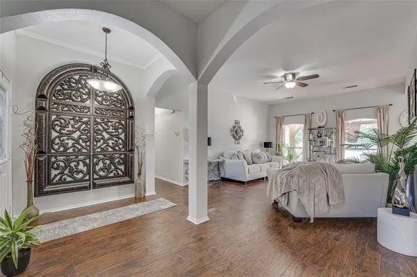 300 Springfield Lane, Red Oak, TX 75154