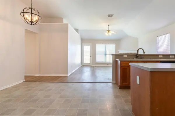 959 Heather Street, Burleson, TX 76028