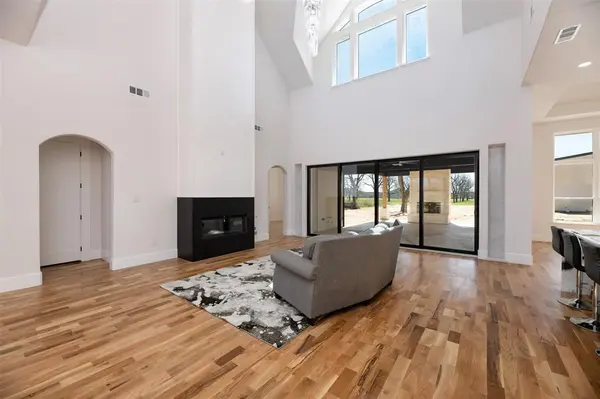 1637 Earhart Drive, Granbury, TX 76049