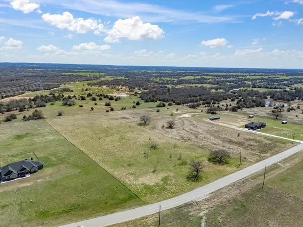 160 Rolling Hills Boulevard, Alvord, TX 76225