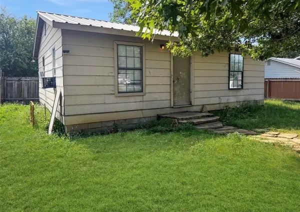 1220 Maple Street, Graham, TX 76450