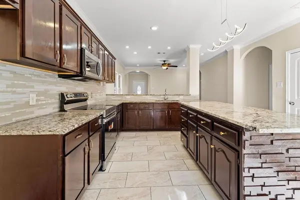 710 Elwayne Avenue, Dallas, TX 75217