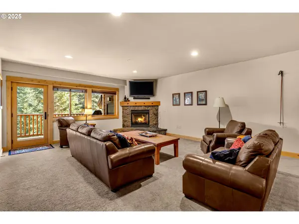 31254 E COLLINS LAKE RD #22, Government Camp, OR 97028