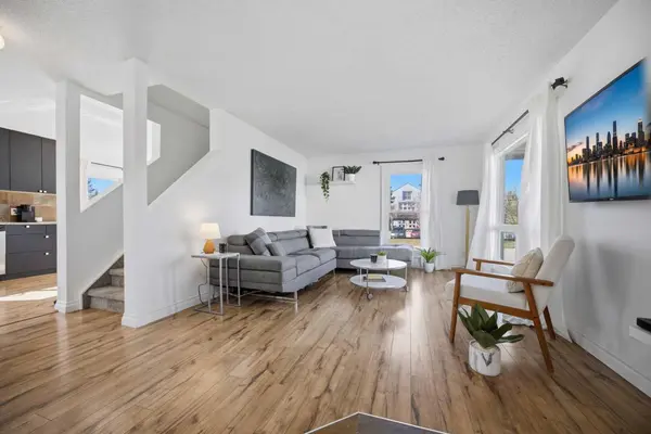 221 Deerpoint LN SE, Calgary, AB T2J6M6