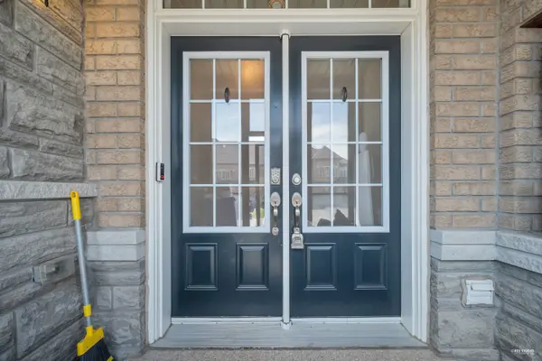 28 Paper Mills CRES, Richmond Hill, ON L4E 0V5