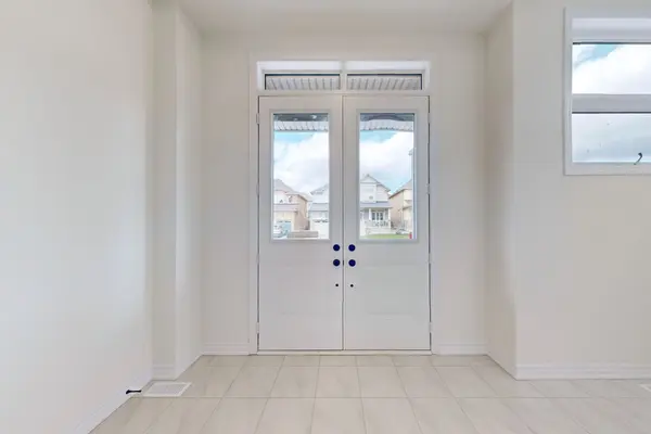 105 Halldorson AVE, Aurora, ON L4G 7B6