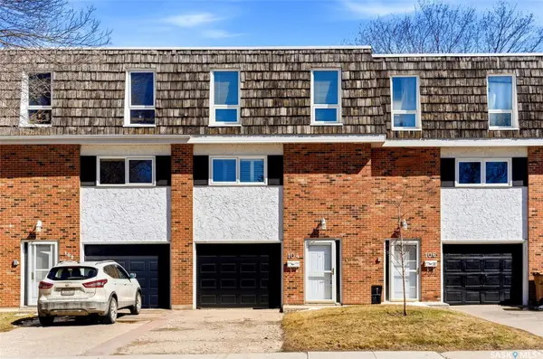 104 Lockwood ROAD, Regina, SK S4S 3G2