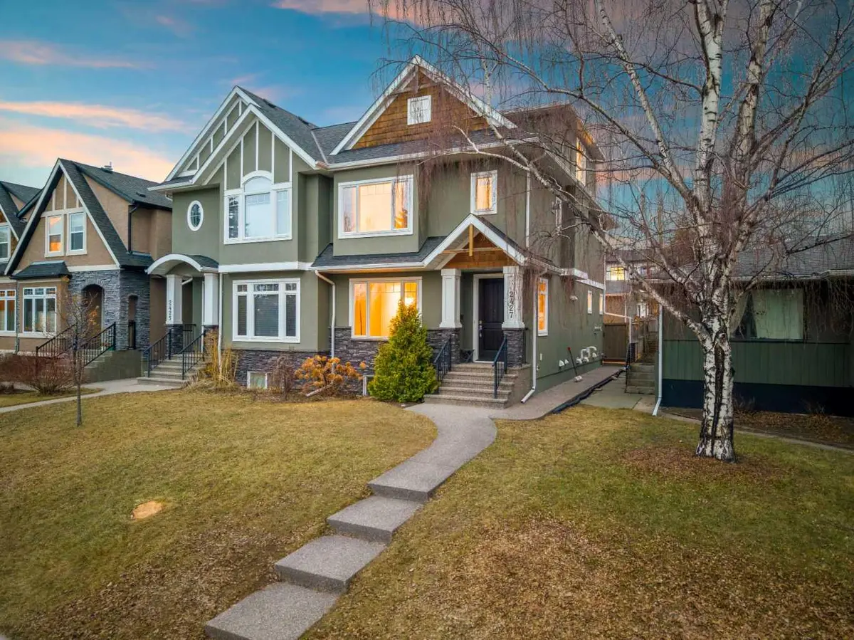 2427 22A ST NW, Calgary, AB T2M 3X7