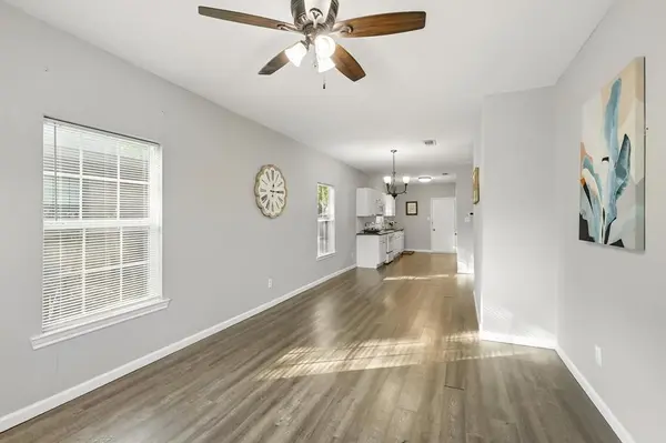 717 E Davis Avenue, Fort Worth, TX 76104