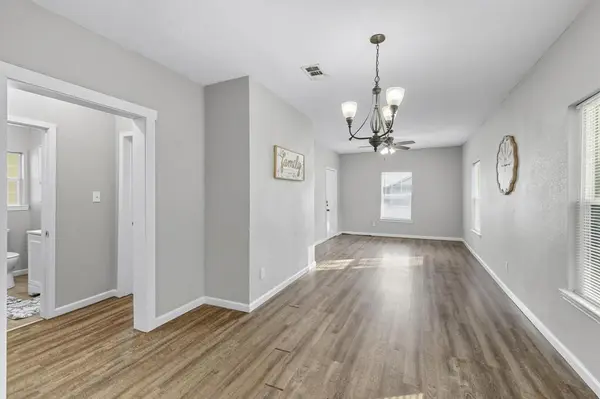 717 E Davis Avenue, Fort Worth, TX 76104