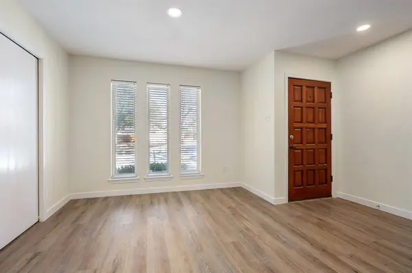 10521 Sandpiper Lane, Dallas, TX 75230