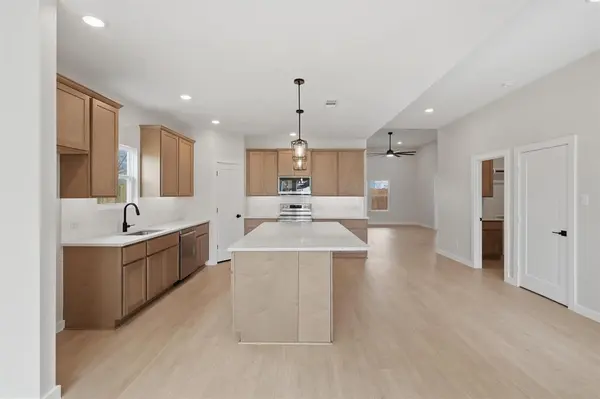 407 E Boyd Avenue, Boyd, TX 76023