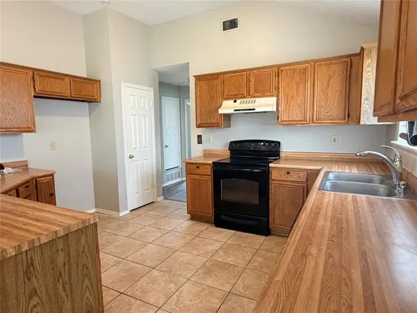 6709 Pecanwood Drive, Arlington, TX 76001