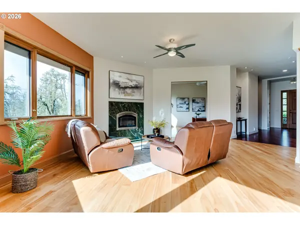 37871 Jasper Lowell RD, Jasper, OR 97438