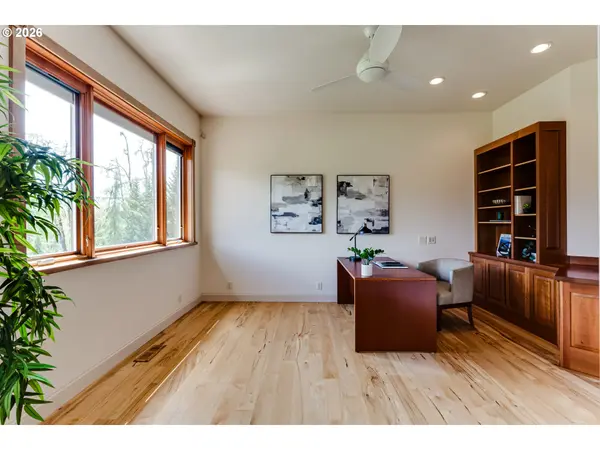 37871 Jasper Lowell RD, Jasper, OR 97438