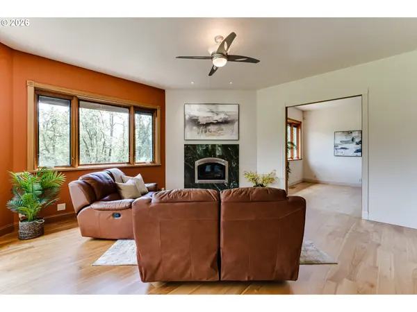 37871 Jasper Lowell RD, Jasper, OR 97438