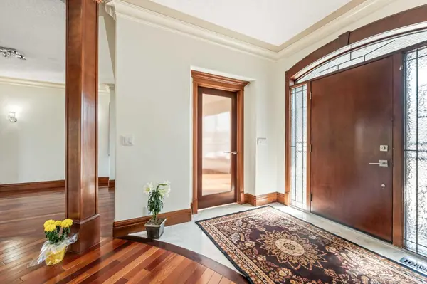 8 Coulee PARK SW, Calgary, AB T3H 5J5