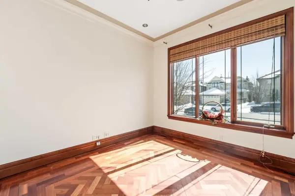 8 Coulee PARK SW, Calgary, AB T3H 5J5