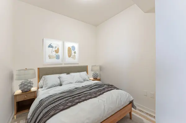 250 Lawrence AVE W #526, Toronto C04, ON M5M 1B2