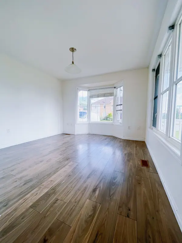 222 Dougherty CRES, Whitchurch-stouffville, ON L4A 0A3