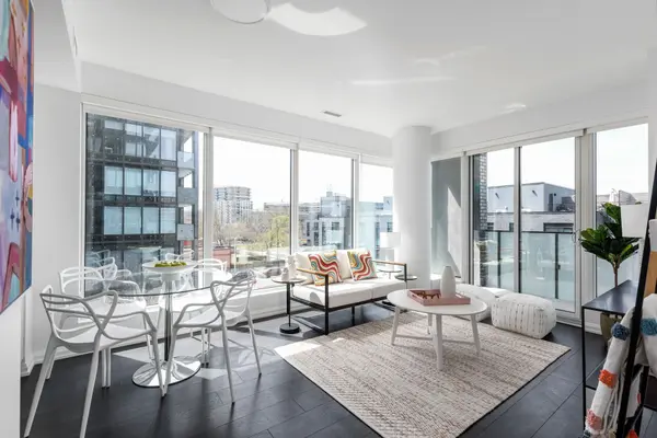 4208 Dundas ST W #301, Toronto W08, ON M8X 0B2