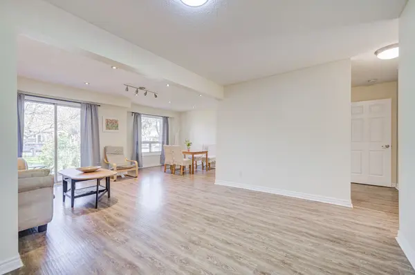 1180 Mississauga Valley BLVD #14, Mississauga, ON L5A 3M9