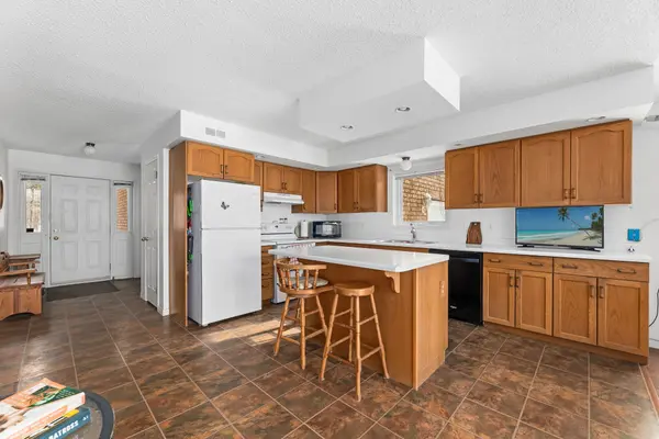 17 Stanley RD, Kawartha Lakes, ON K0M 2T0