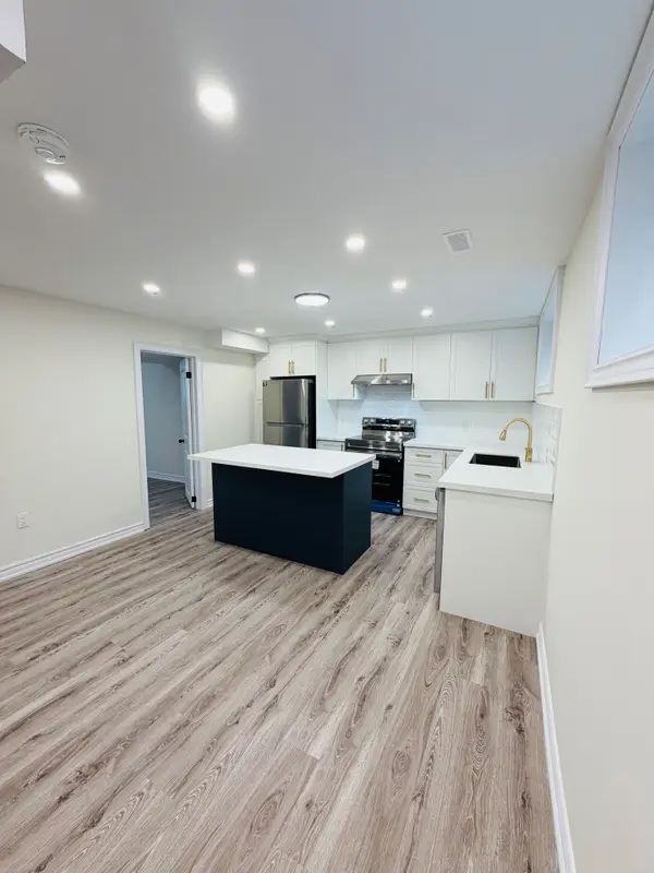 494 Woodbine AVE #Lower, Kitchener, ON N2R 0A6