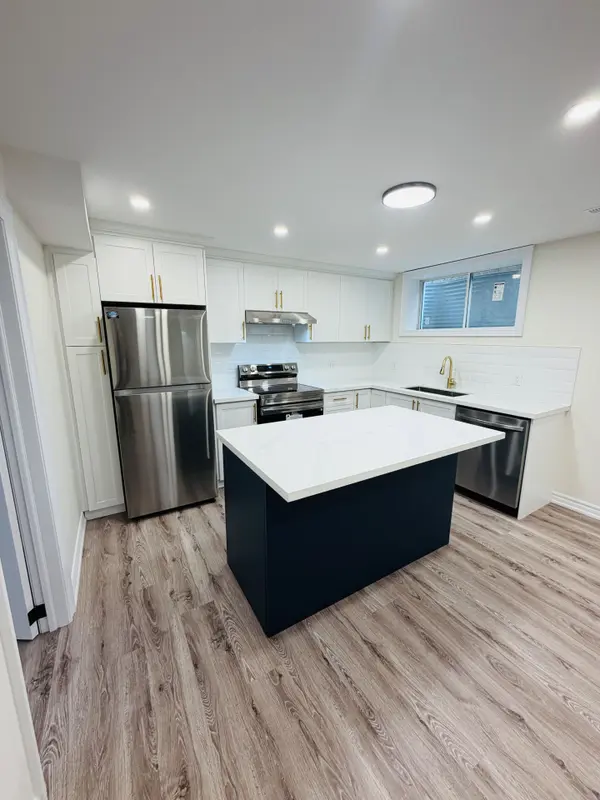 494 Woodbine AVE #Lower, Kitchener, ON N2R 0A6