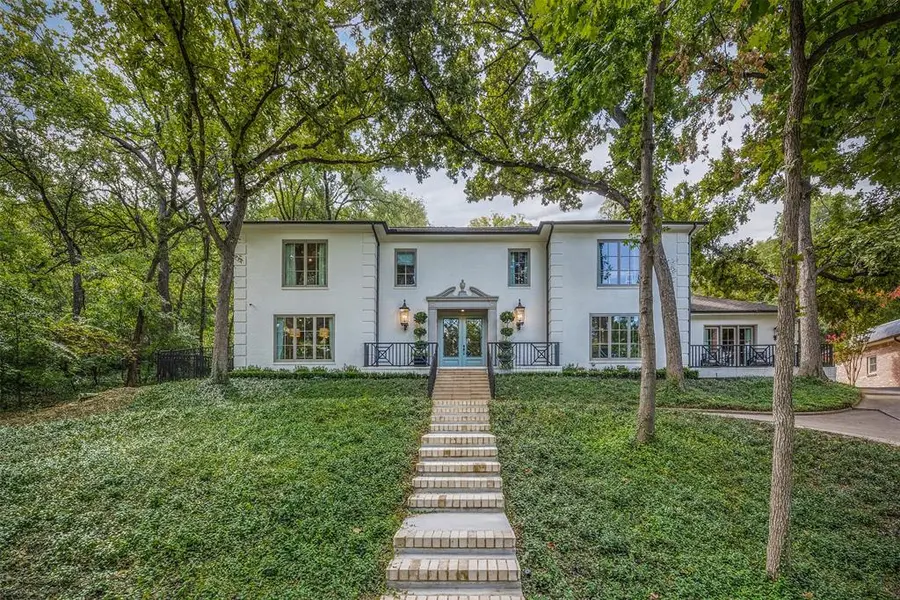 2211 Colonial Parkway, Fort Worth, TX 76109