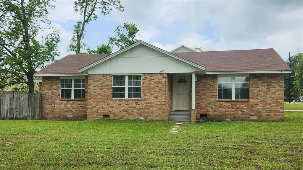 205 N Hubbard, Omaha, TX 75571