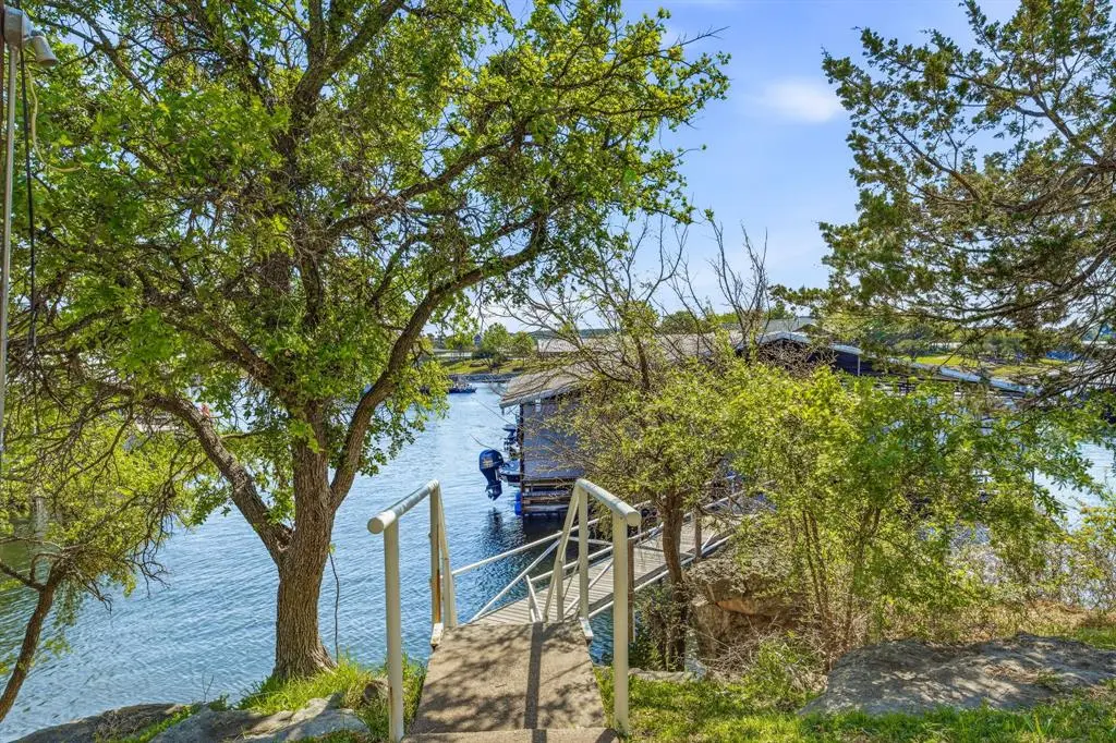 3301 LaVilla Road, Graford, TX 76449