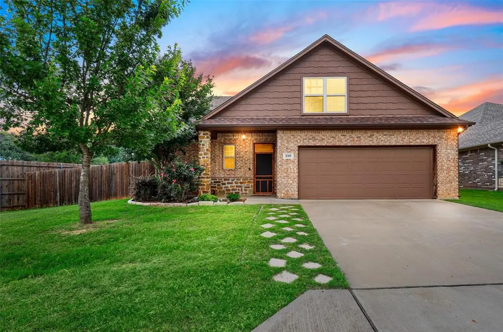 210 Donna Circle, Granbury, TX 76049