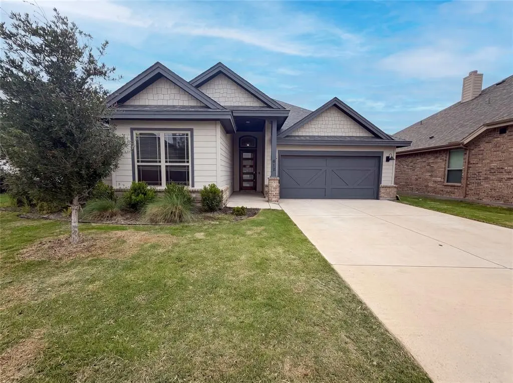 612 Wood Brook Lane, Burleson, TX 76028