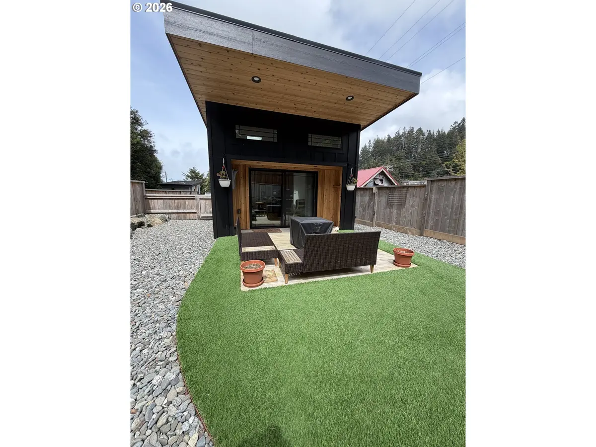 94254 11TH ST, Gold Beach, OR 97444